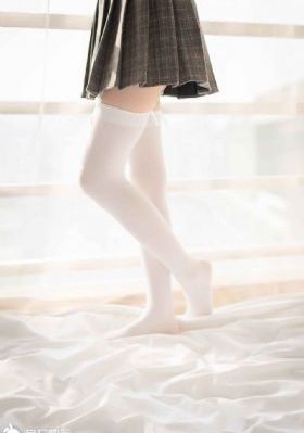 按摩的女大学生