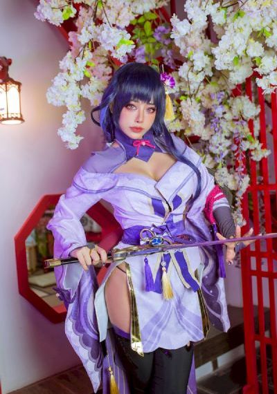 两个美女的胸互摸互揉接吻