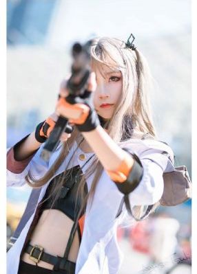 25岁女高中生